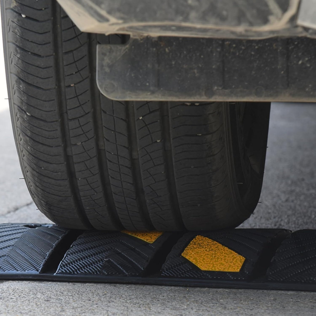 OrangeStar 6Ft Portable Rubber Speed Bump, Heavy Duty Speed Hump w/Reflective Yellow Strips for Asphalt Concrete Driveway Gravel(No Screws)